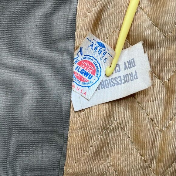 Vintage Tan Trench Coat Lined Button Front Tie Belt Union Label Women Medium - Picture 10 of 14